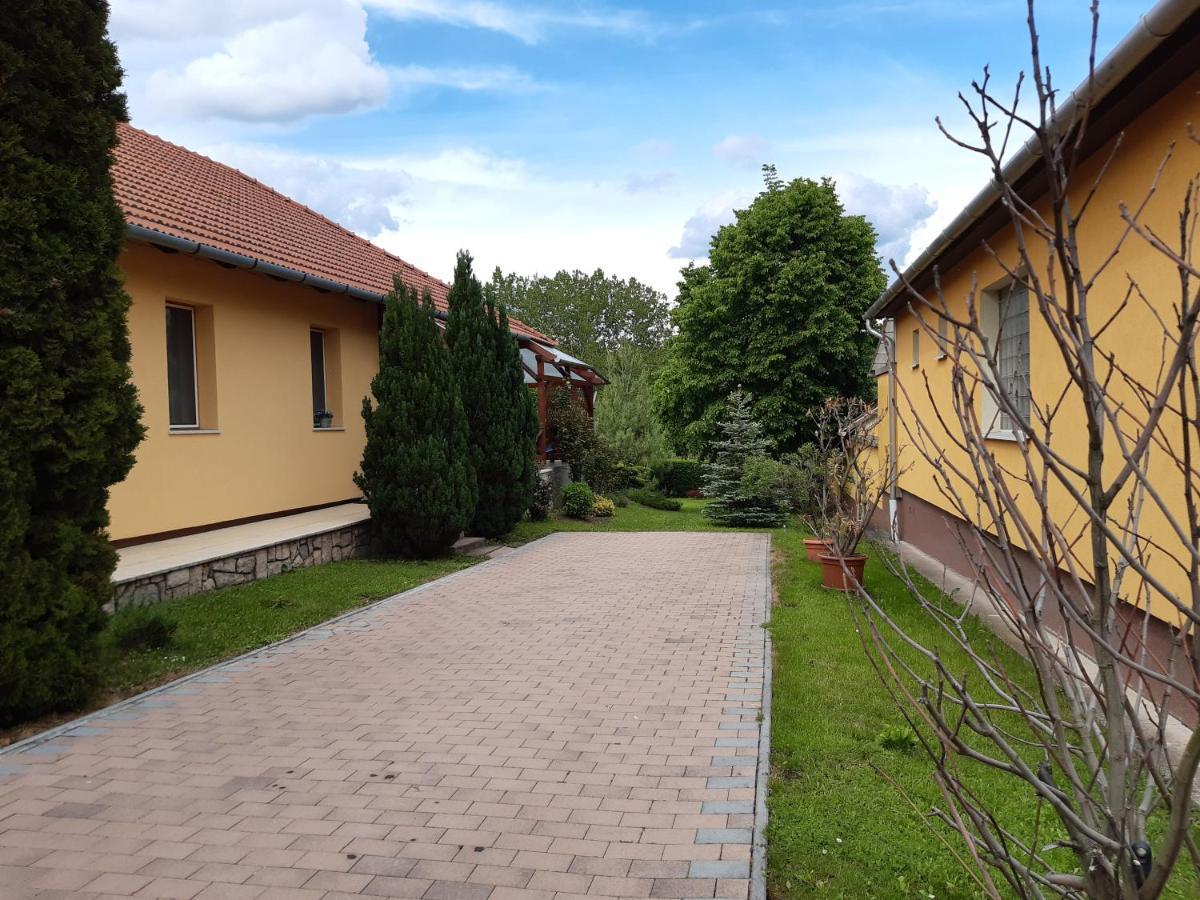 Villa Iris Эгерсалок Экстерьер фото